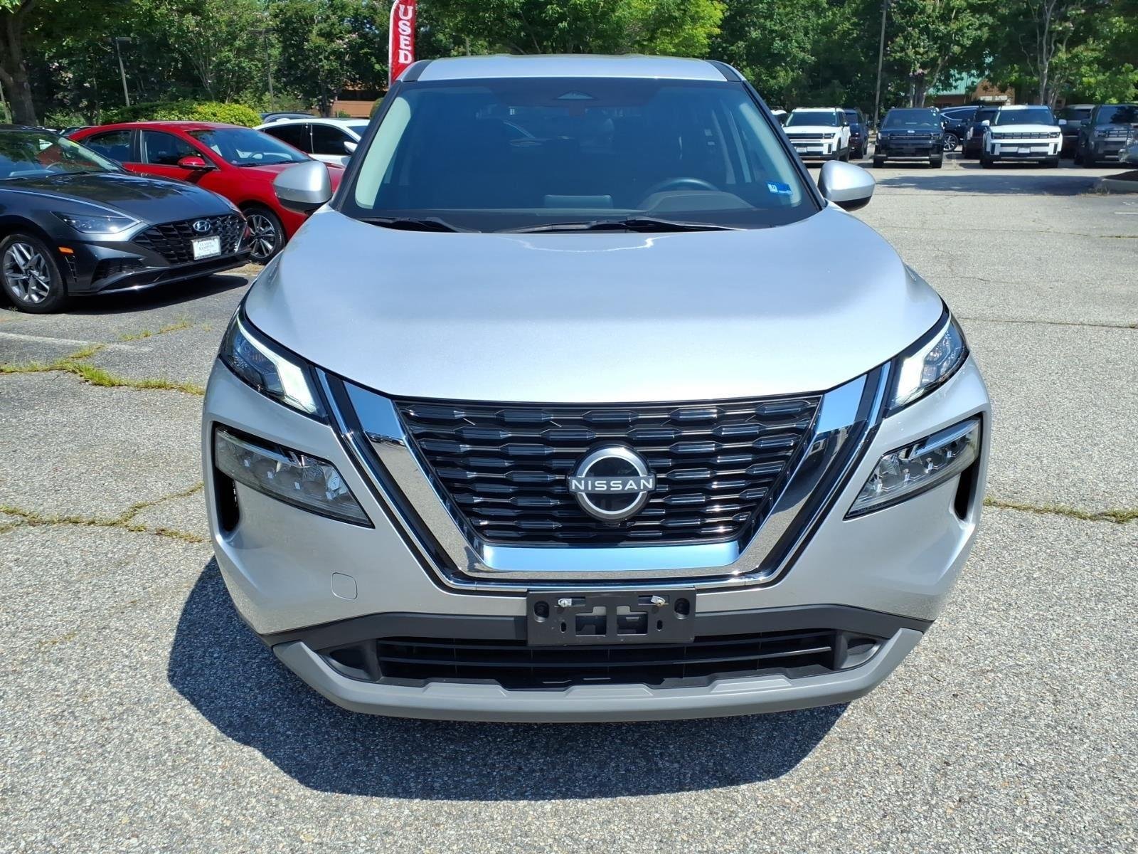 Used 2023  NISSAN SV image 2
