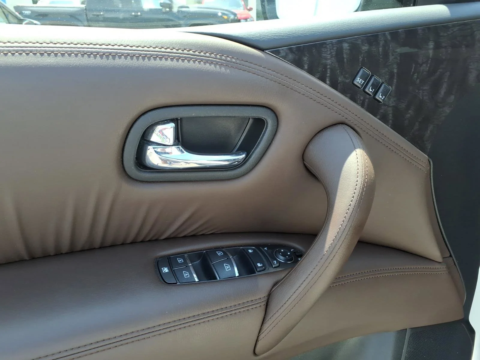 Used 2023 Aspen White Tricoat Nissan Platinum image 13