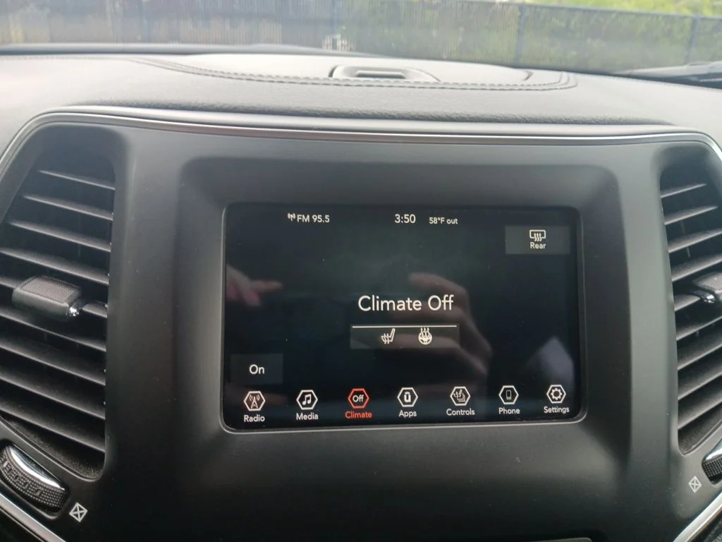 Used 2019 Velvet Red Pearlcoat Jeep Latitude Plus image 22