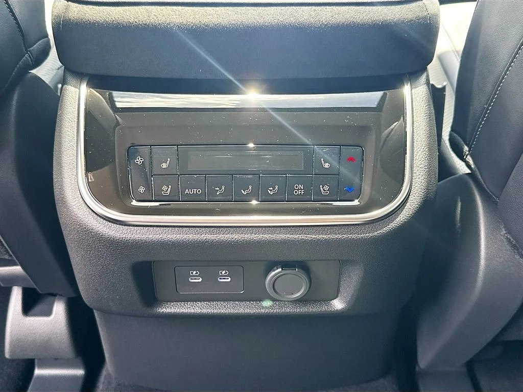 New 2026 RADIANT WHITE INFINITI Luxe 2WD image 27