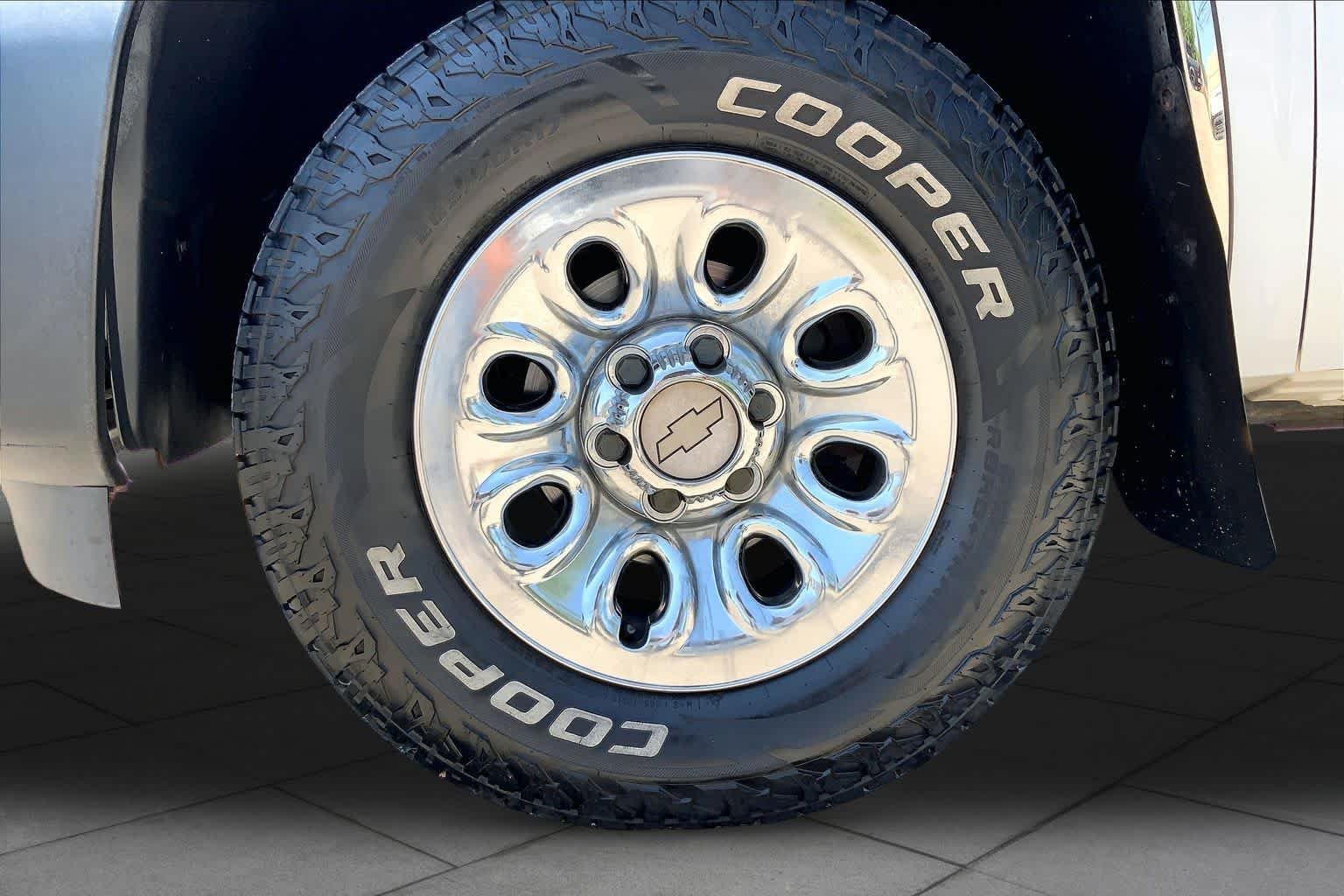 Used 2007 Summit White Chevrolet Work Truck image 10
