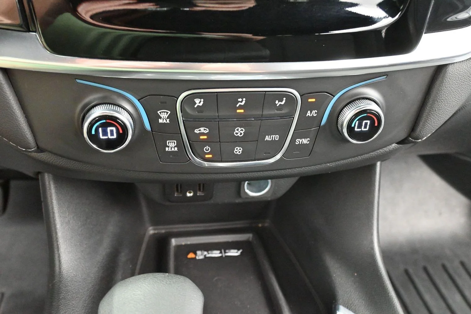 Used 2023 Mosaic Black Metallic Chevrolet LT Cloth image 23