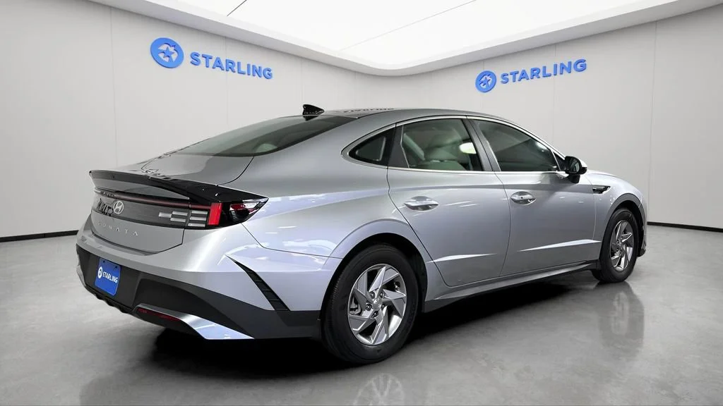 Used 2025 Silver Hyundai SE image 10