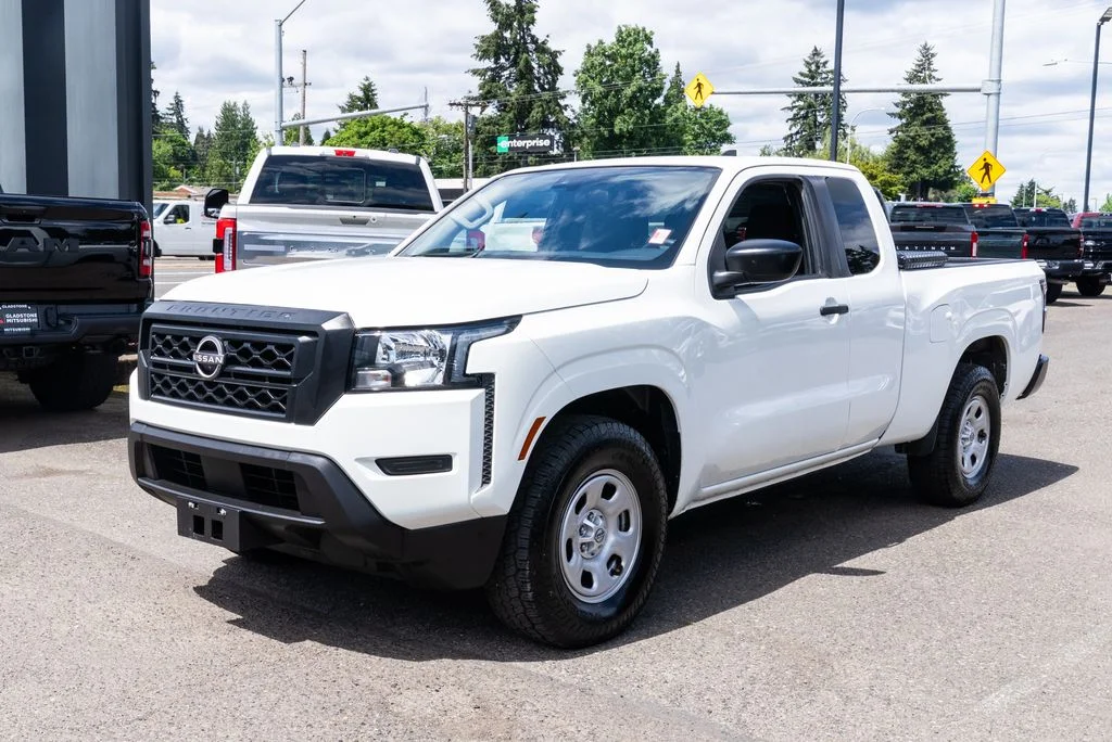 Used 2022 White Nissan S image 3