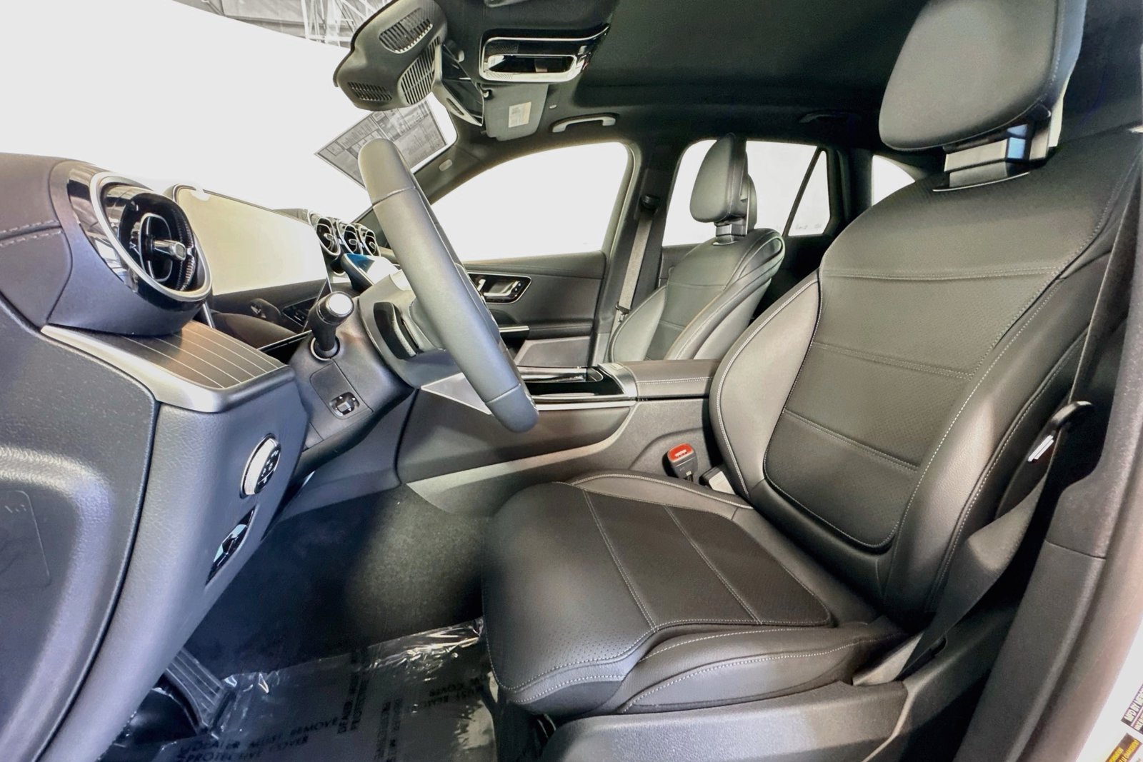 New 2027 Polar White Mercedes-Benz GLC 300 image 18