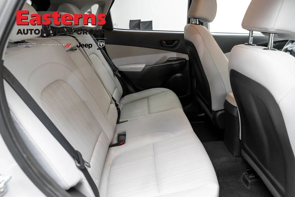 Used 2022 Silver Hyundai SEL image 23