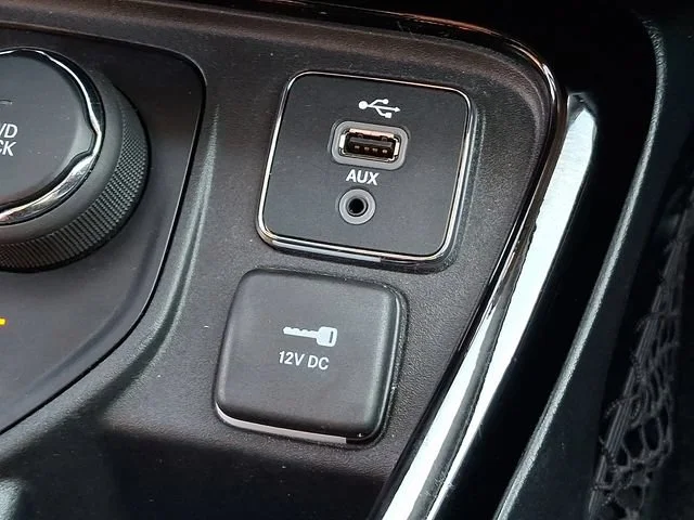 Used 2018 Gray Jeep Limited 4x4 image 25