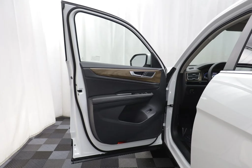 New 2026 Opal White Volkswagen SE w/Technology image 5