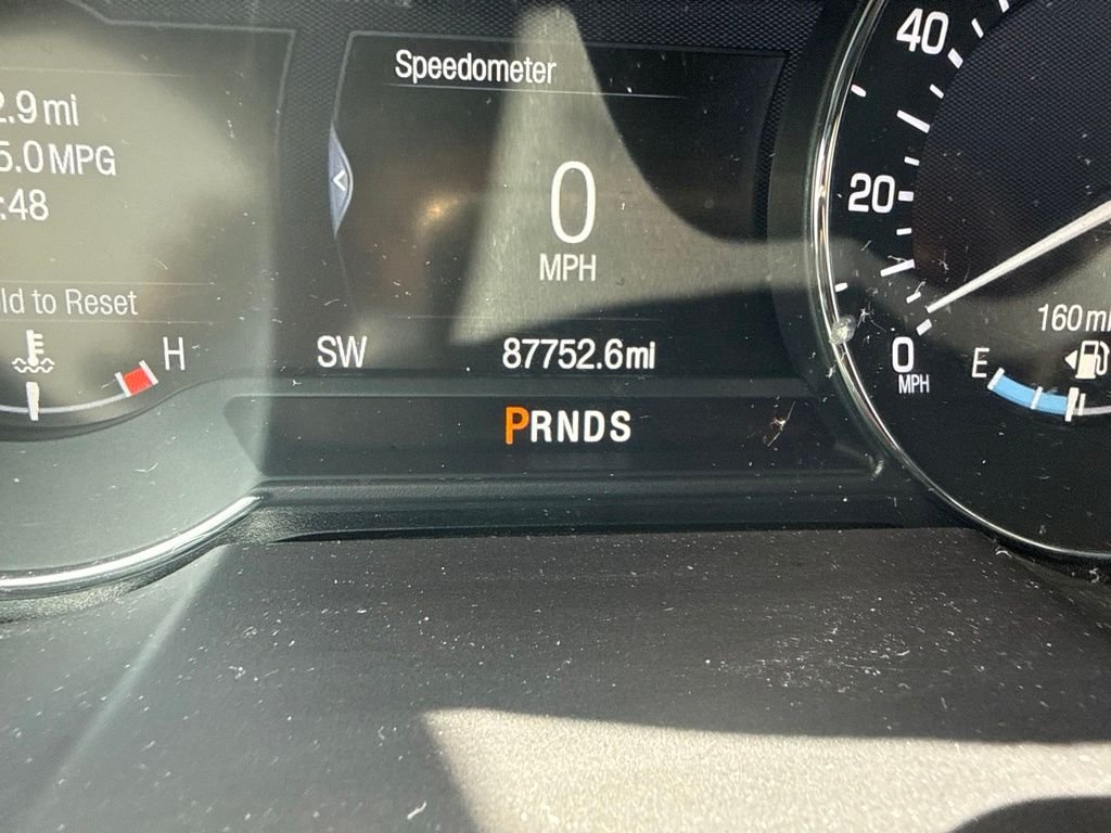 Used 2018 Gray Lincoln Select image 11