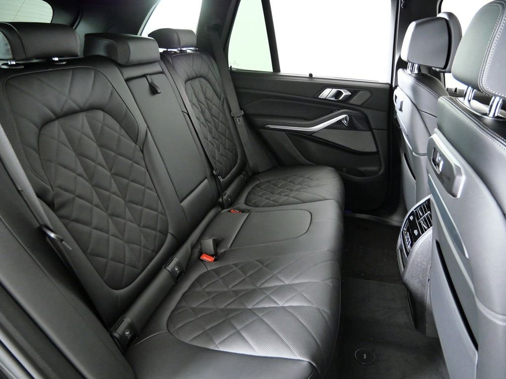 Used 2026 Dravit Grey Metallic BMW xDrive40i image 30