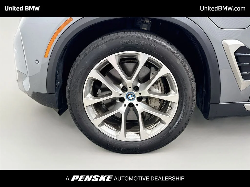 Used 2025 Skyscraper Grey Metallic BMW xDrive50e image 9