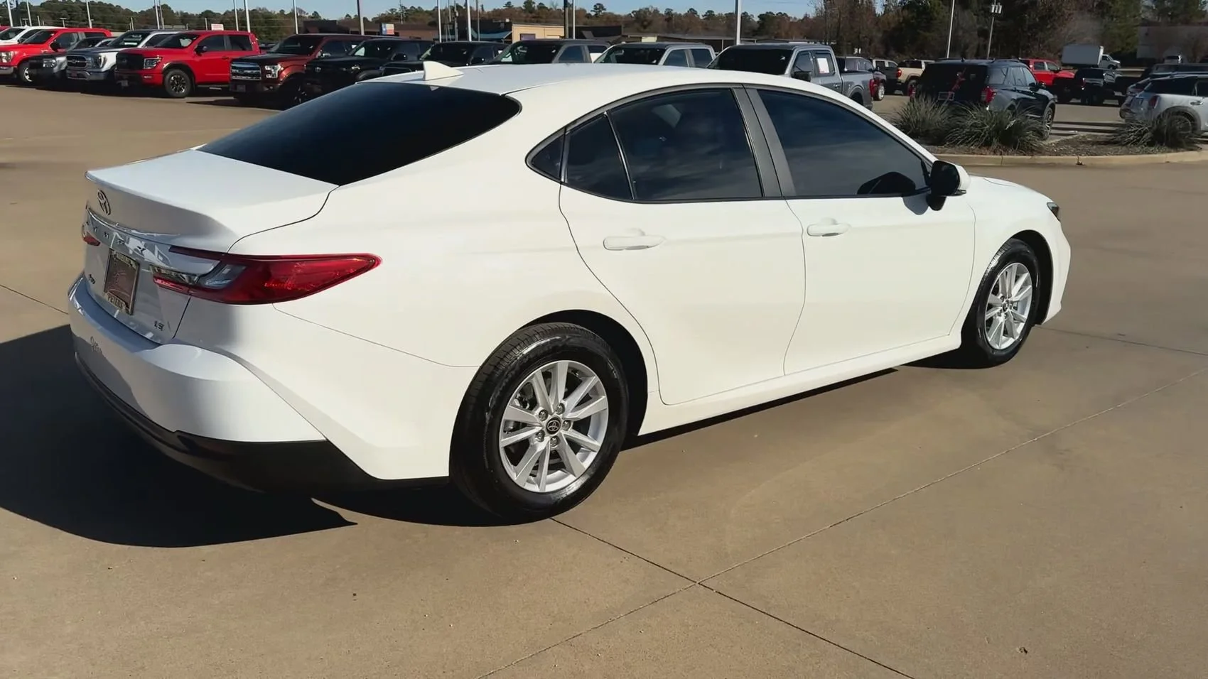 Used 2025 Ice Toyota LE image 9