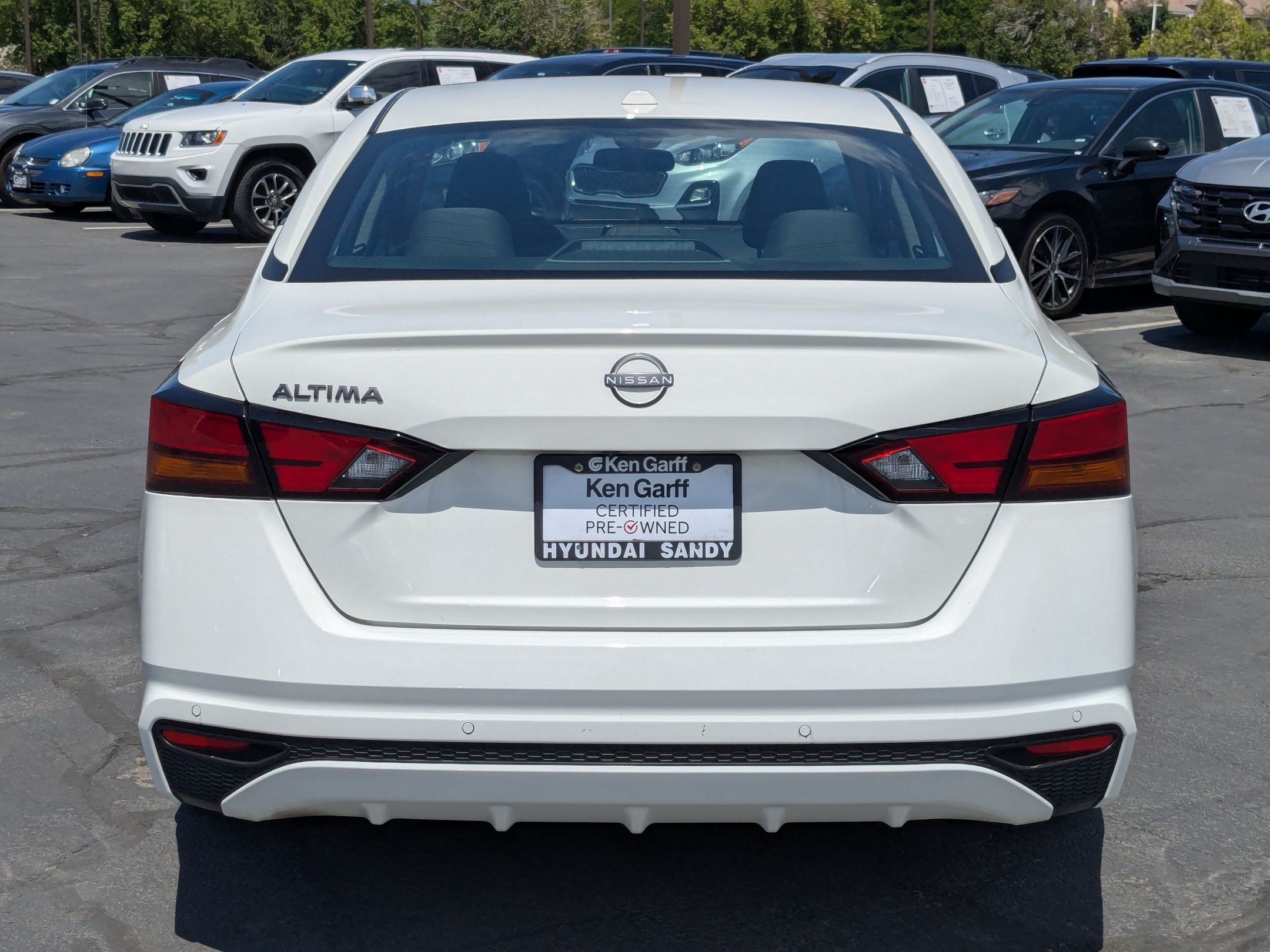 Used 2025 Glacier White Nissan SV image 5