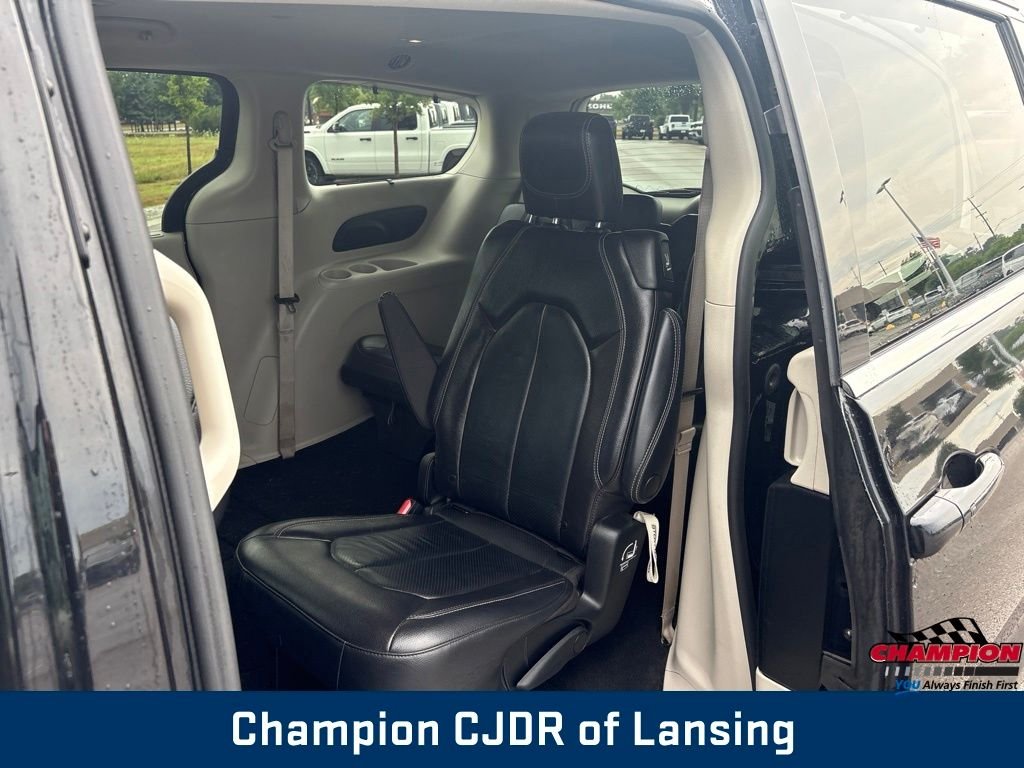 Used 2022 Black Chrysler Touring L image 17