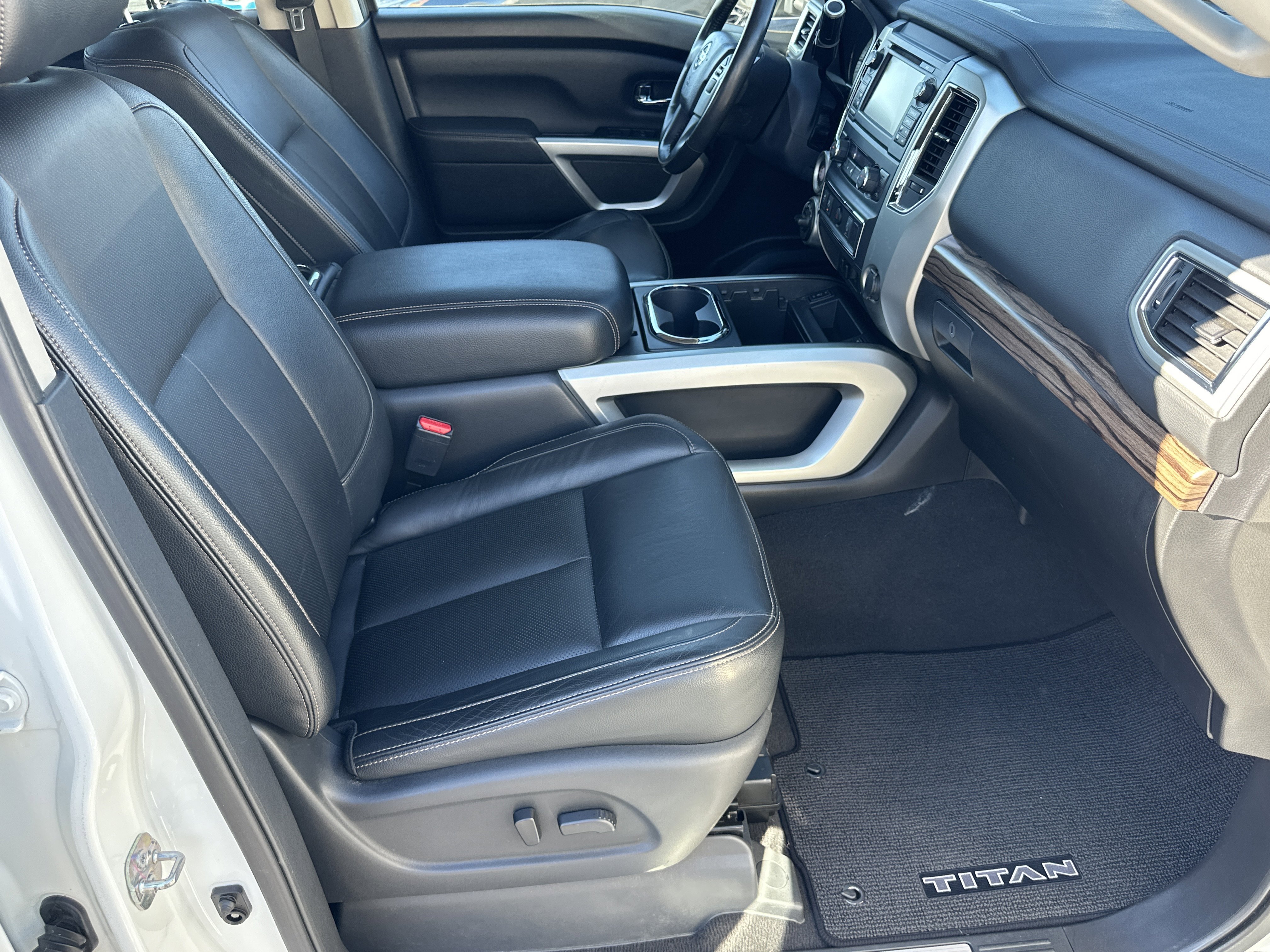 Used 2018 Pearl White Nissan SL image 14