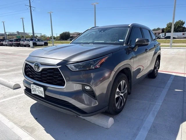 Used 2023 Gray Toyota XLE image 1
