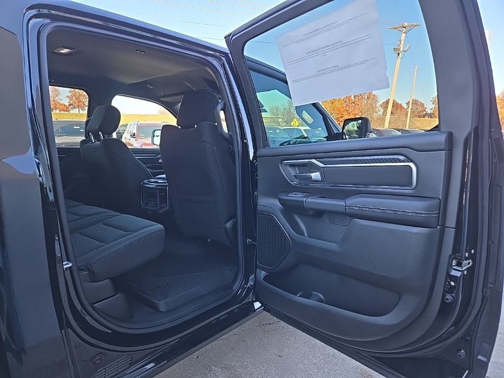New 2026 Diamond Black Crystal Pearl-Coat Exterior Paint RAM Big Horn/Lone Star image 89