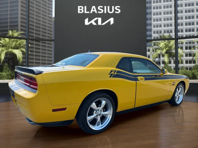 Used 2010 Yellow Dodge R/T image 5