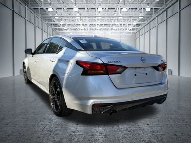 Used 2025 Silver Nissan 2.5 SR image 5