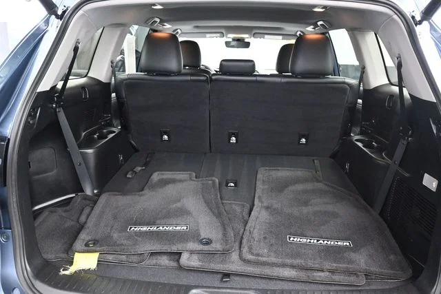 Used 2019 Blue Toyota XLE image 12