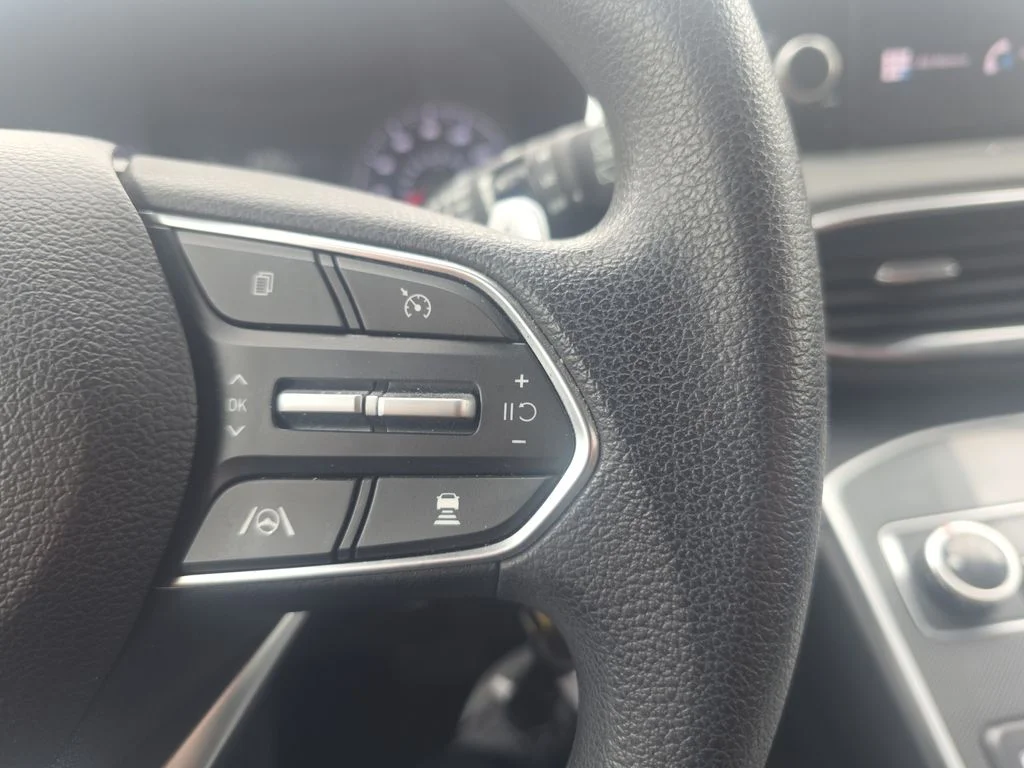 Used 2023 Silver Hyundai SE image 12