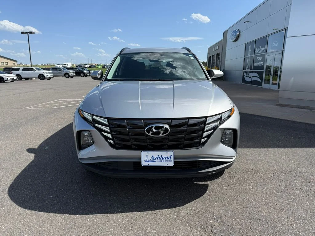 Used 2024 Silver Hyundai SEL image 9