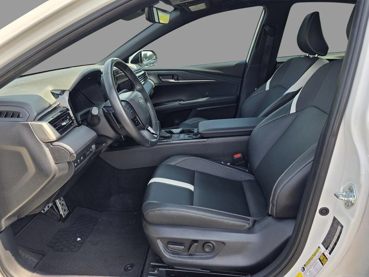 Used 2025 Ice Cap Toyota SE image 20