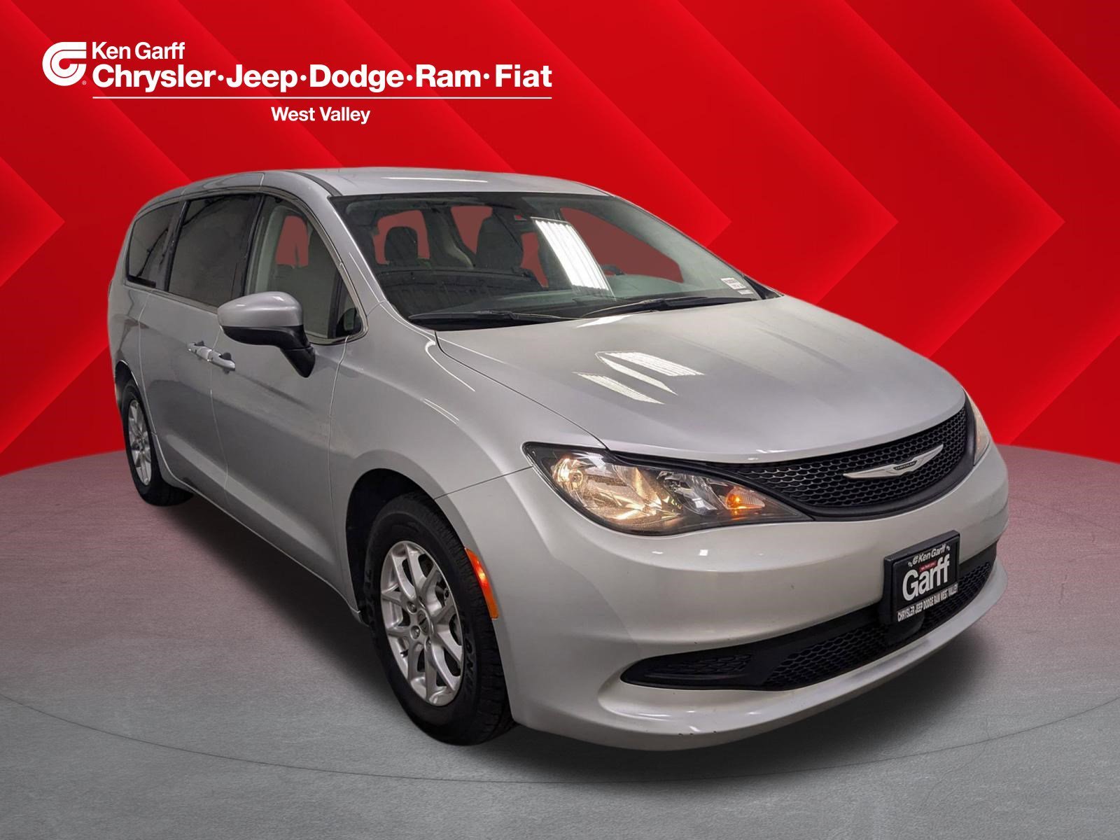 2023 Chrysler Voyager LX's photo