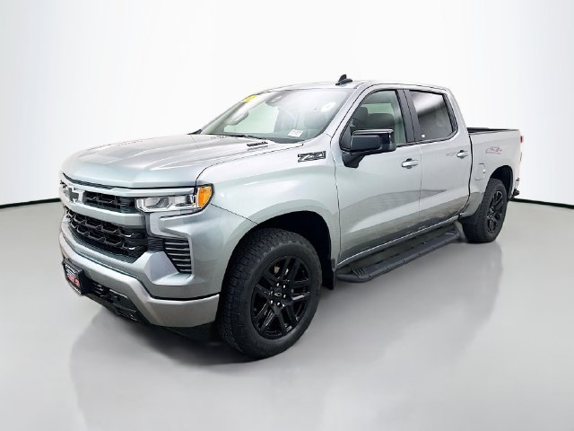 Used 2025 Gray Chevrolet RST image 3