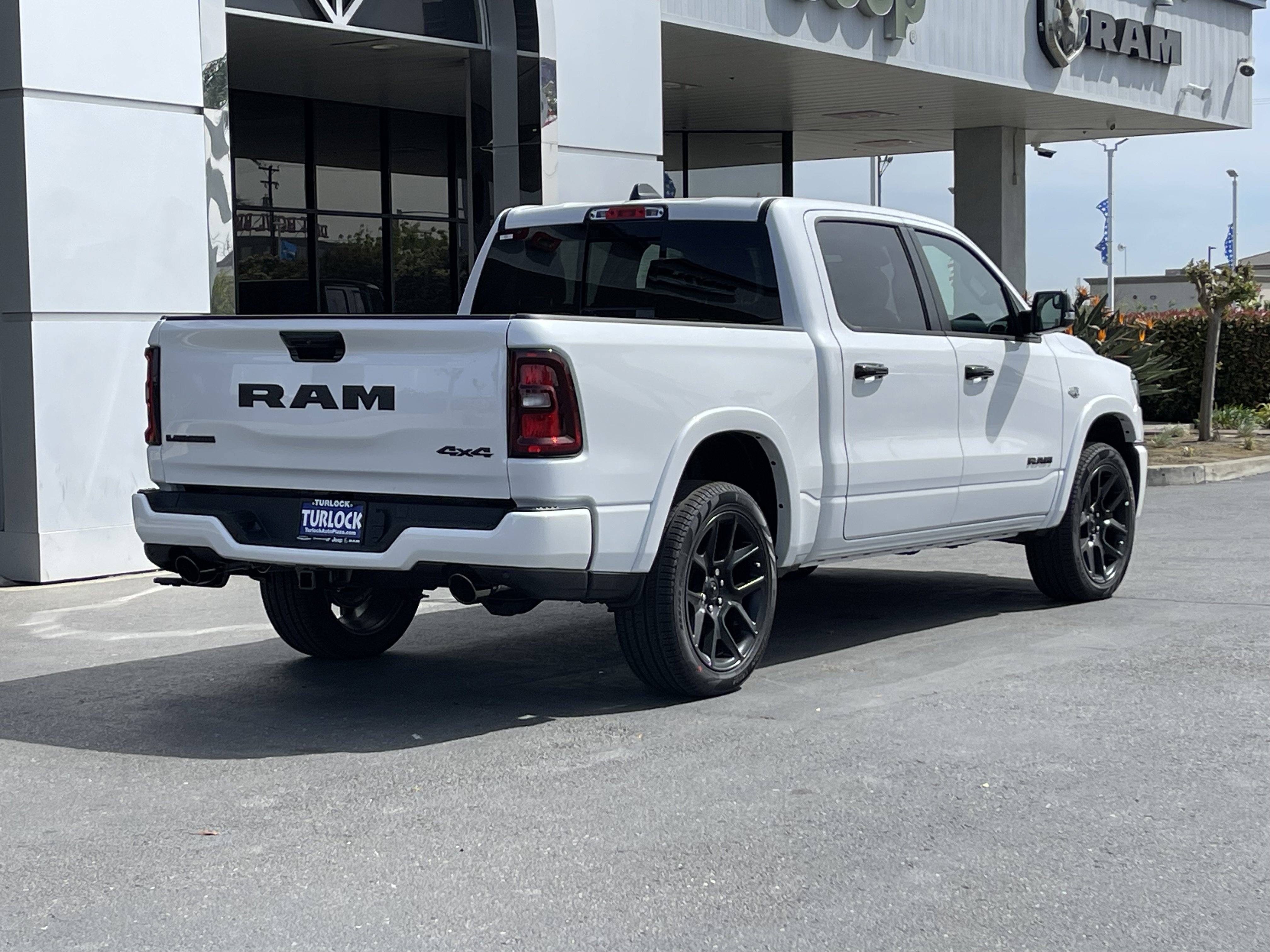 New 2026 Ivory White Tri-Coat Pearl-Coat Exterior Paint RAM Laramie image 12