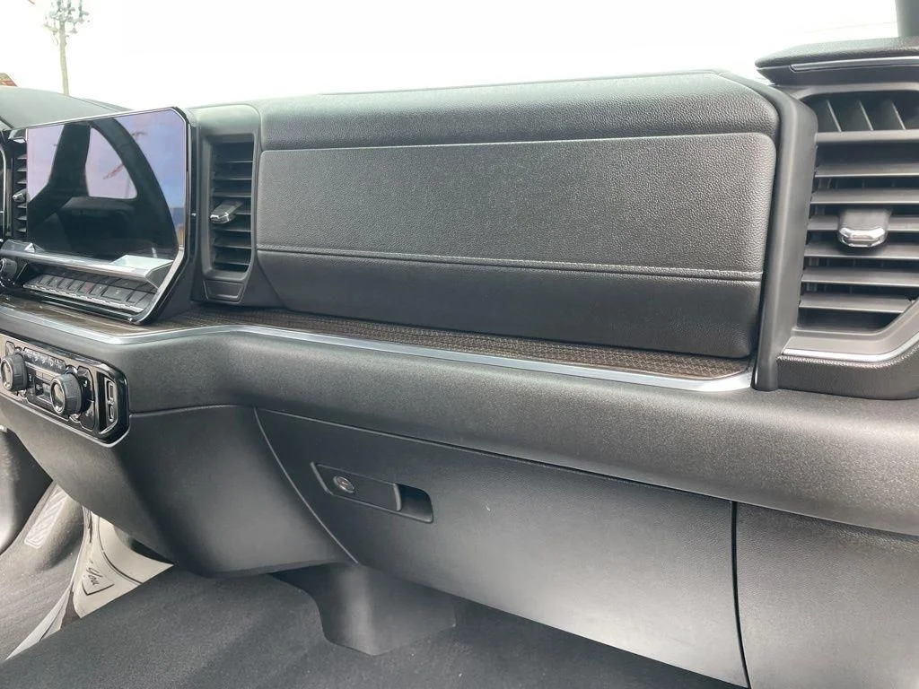 Used 2023 White Chevrolet LT image 37