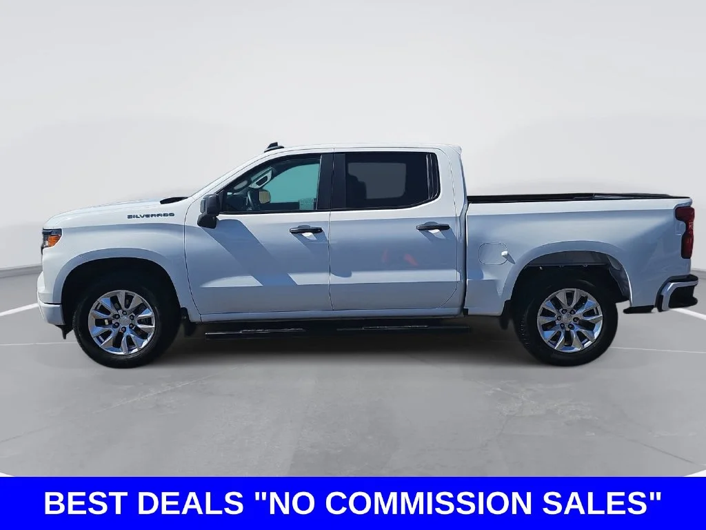 Used 2024 White Chevrolet Custom image 6