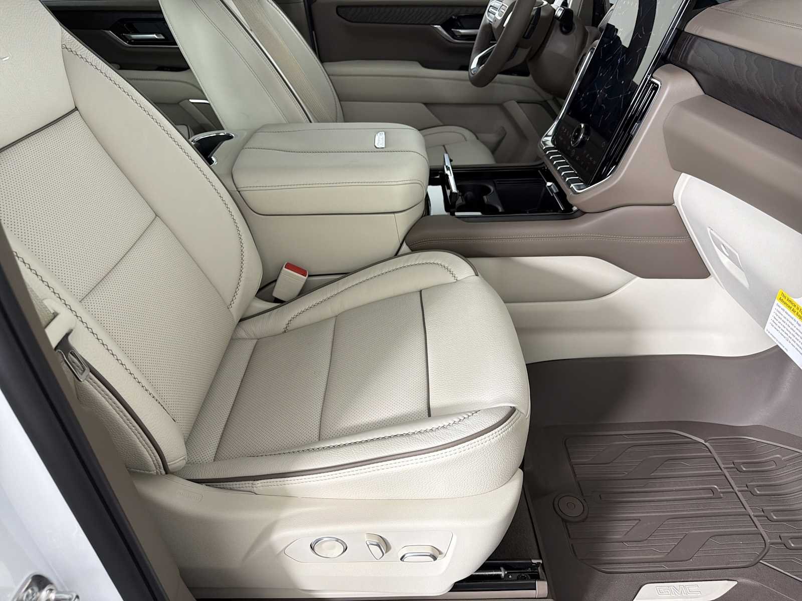 2026 GMC Yukon XL Denali - Photo 12