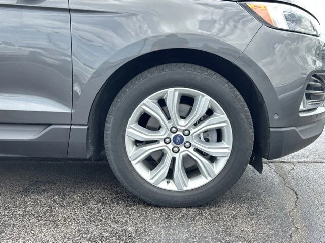 Used 2020  Ford Titanium image 16