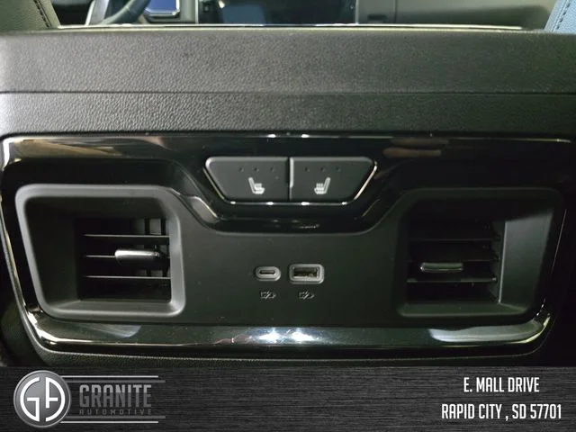 Used 2024 White GMC AT4 image 37