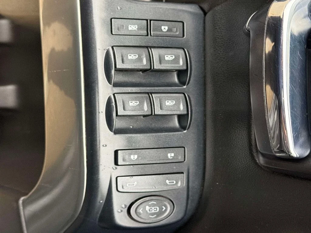 Used 2018 Black Chevrolet LT image 19