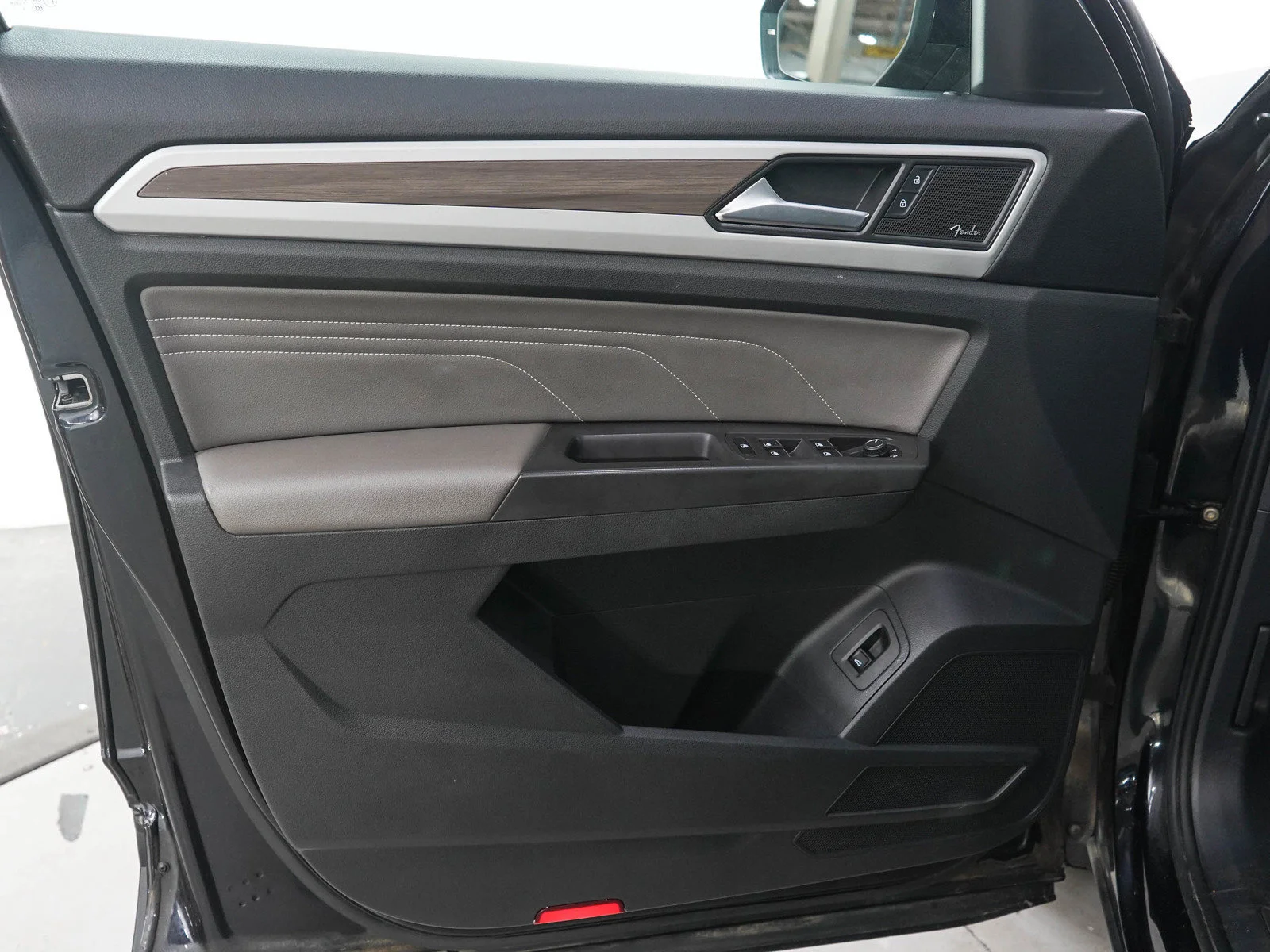 Used 2023  Volkswagen 3.6L V6 SEL image 21