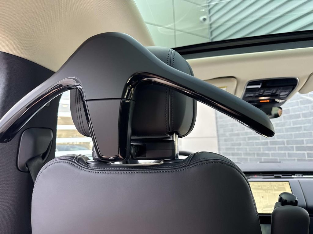 2026 Land Rover Range Rover SE - Photo 17