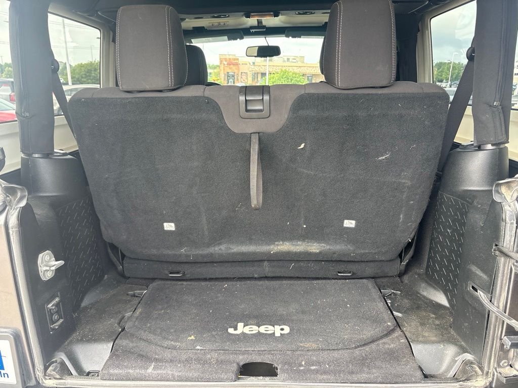 Used 2017 Granite Crystal Metallic Clearcoat Jeep Sahara image 25