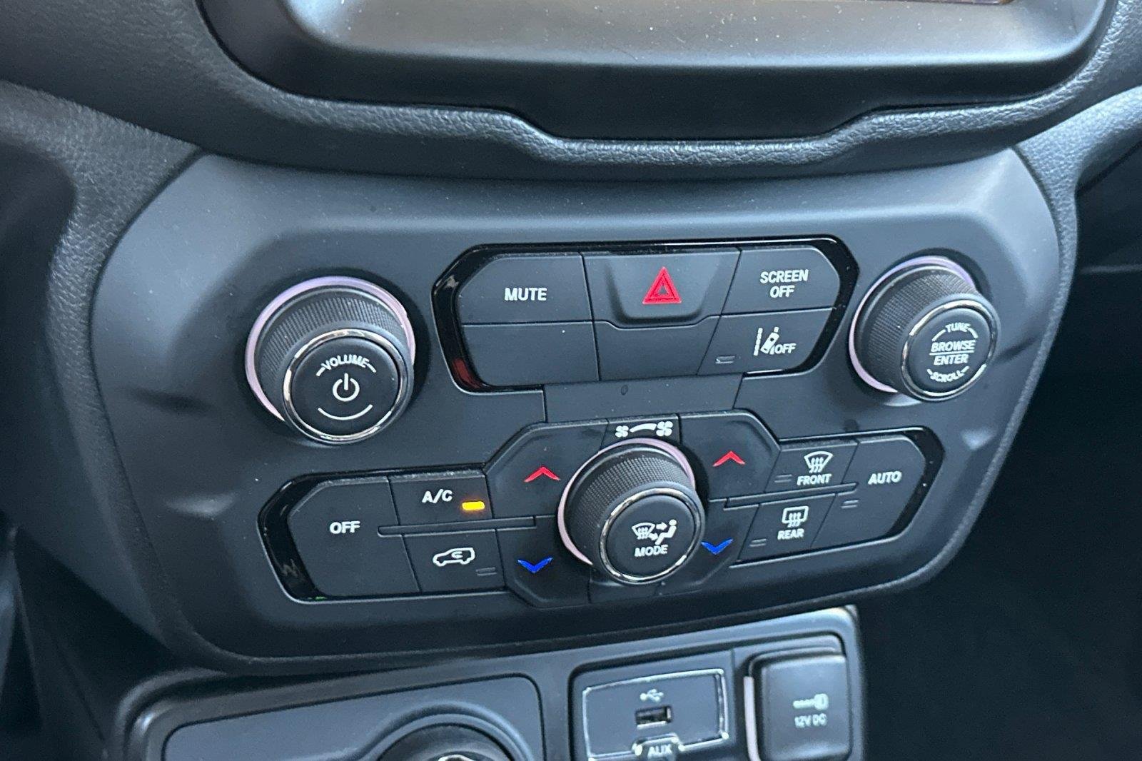 Used 2023 Graphite Gray Jeep Latitude image 21