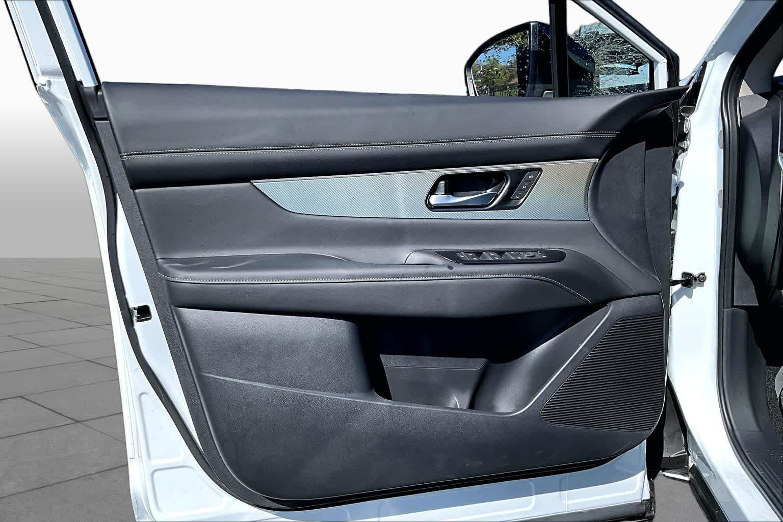 New 2026 Everest White Pearl Tricoat Nissan SL image 10
