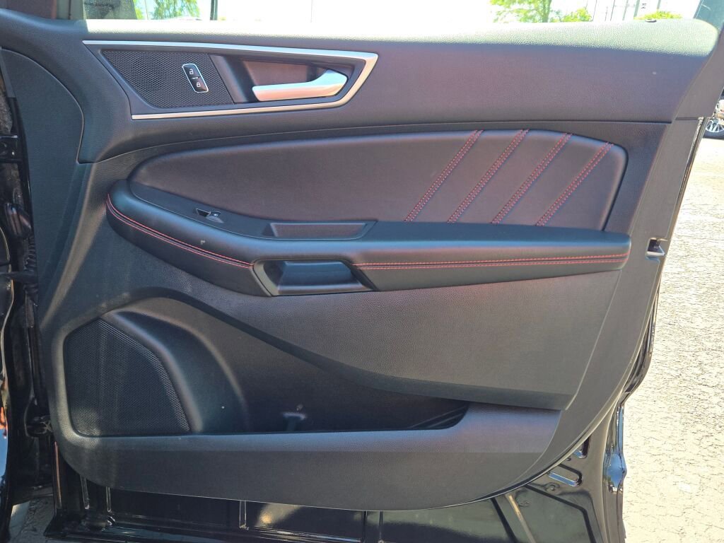 Used 2023 Black Ford SEL image 8