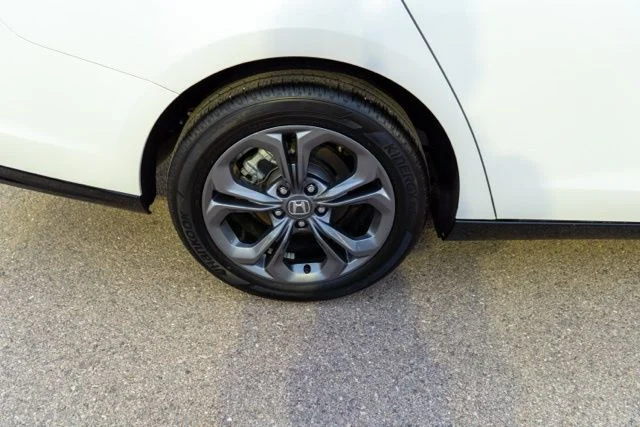 Used 2025 White Honda EX-L image 9