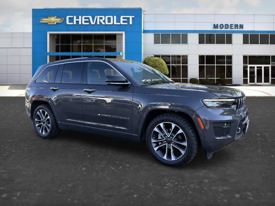Used 2023 Baltic Gray Metallic Clearcoat Jeep Overland image 6