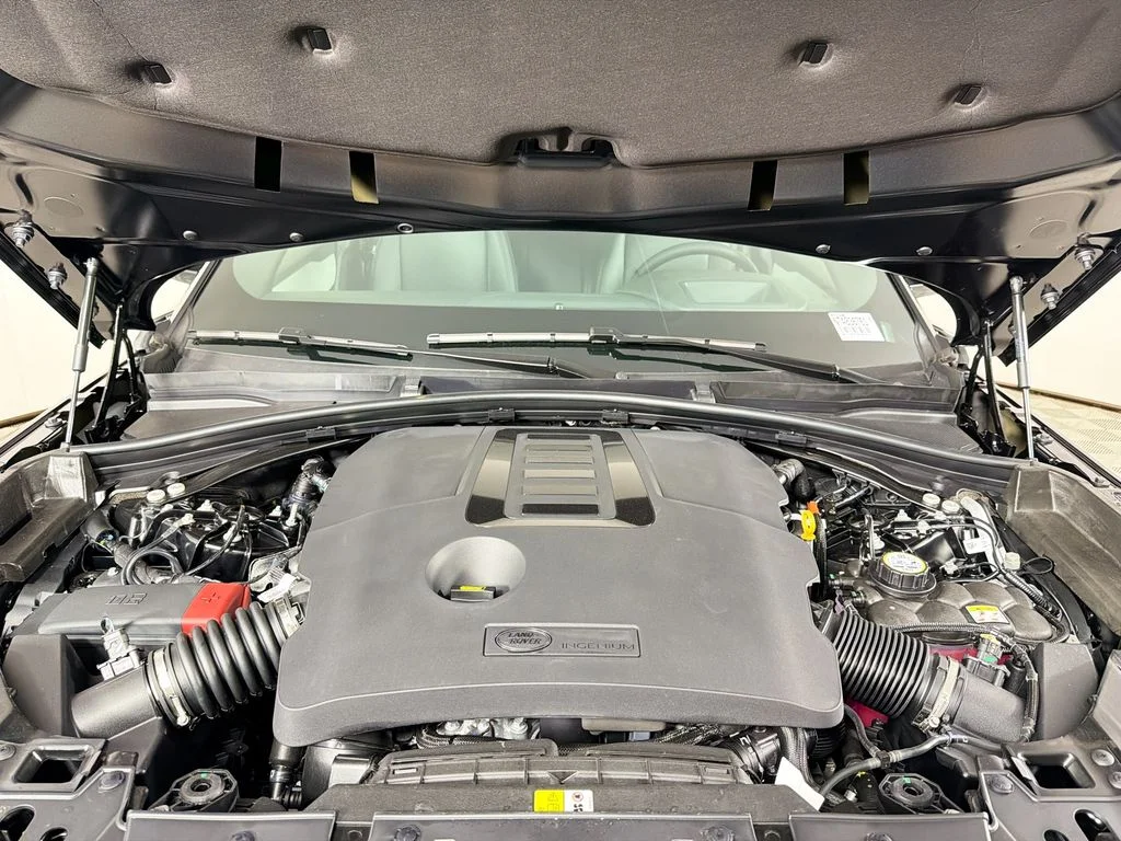 New 2026 Santorini Black Land Rover Belgravia Edition image 32