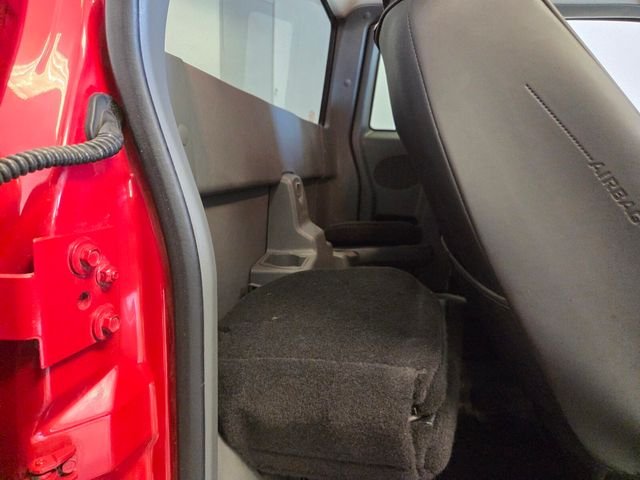 Used 2004 Red Ford Edge image 14