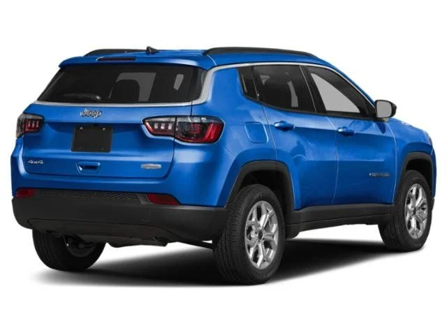 New 2026 Hydro Blue Pearl-Coat Exterior Paint Jeep Latitude image 2