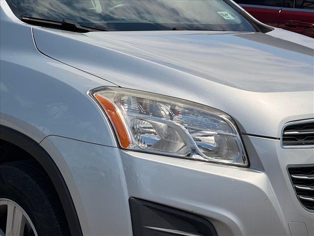 Used 2016 Silver Ice Metallic Chevrolet LT image 5