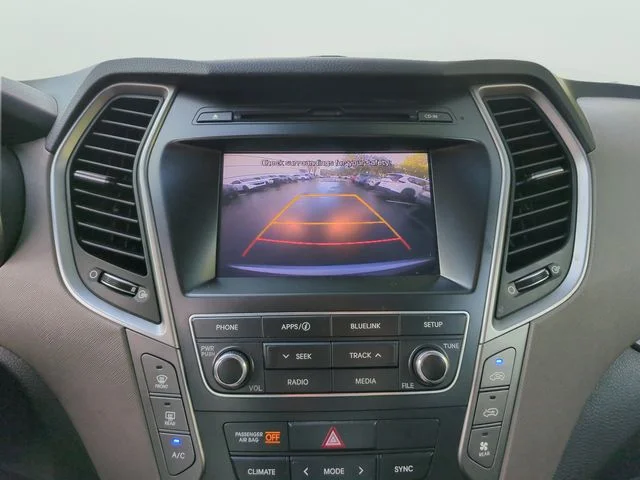 Used 2018 Silver Hyundai SE image 21
