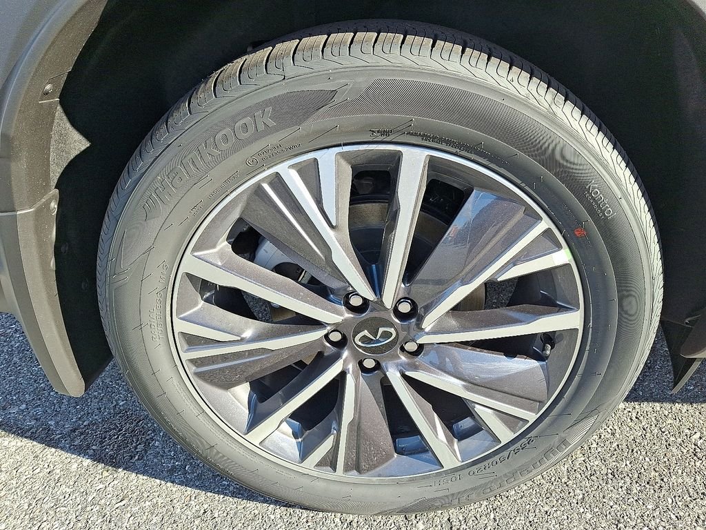 New 2026 RADIANT WHITE INFINITI Luxe AWD image 5